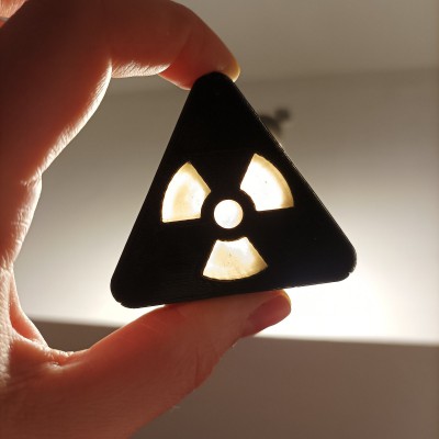 Мило ручної роботи сталкер трикутний знак радіаційної небезпеки світиться Мило ручної роботи сталкер трикутний знак радіаційної небезпеки світиться