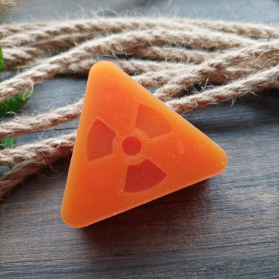 Мило ручної роботи сталкер трикутний знак радіаційної небезпеки світиться Мило ручної роботи сталкер трикутний знак радіаційної небезпеки світиться