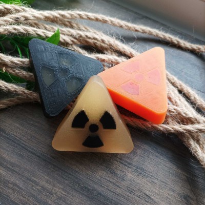 Мило ручної роботи сталкер трикутний знак радіаційної небезпеки світиться Мило ручної роботи сталкер трикутний знак радіаційної небезпеки світиться