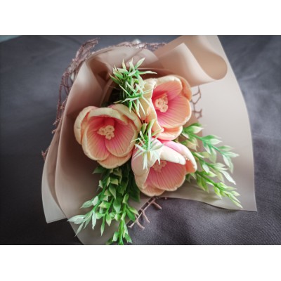 Букет крокусів з мила ручної роботи (висота 23 см)