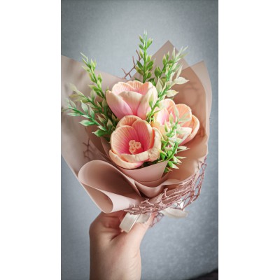 Букет крокусів з мила ручної роботи (висота 23 см)