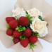 Букет з мила ручної роботи з полуницею і кремовими трояндами