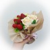 Букет з мила ручної роботи з полуницею і кремовими трояндами