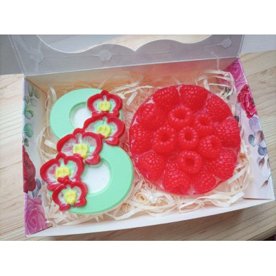 Подарунковий набір мила ручної роботи "З 8 березня" Орхідея з малиною