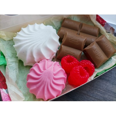 Подарунковий набір солодощів з мила ручної роботи "Зефір та шоколад"