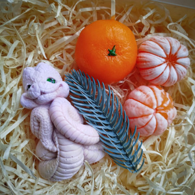 Новорічний подарунковий набір мила ручної роботи "Змія з мандаринами"