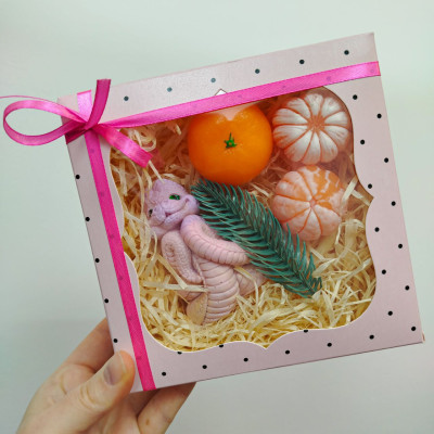 Новорічний подарунковий набір мила ручної роботи "Змія з мандаринами"