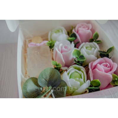 Подарунковий набір мила ручної роботи "Парфуми з трояндамими та тюльпанами" 15х15х6см