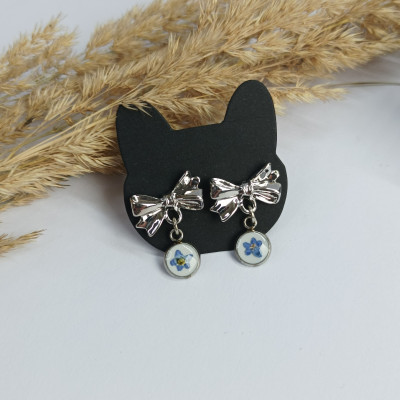 Сережки-гвоздики з незабудками в срібному кольорі