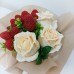 Букет з мила ручної роботи з полуницею і кремовими трояндами