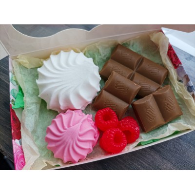 Подарунковий набір солодощів з мила ручної роботи "Зефір та шоколад"