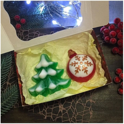 Новорічний подарунковий набір мила ручної роботи "Ялинка і ялинкова іграшка"