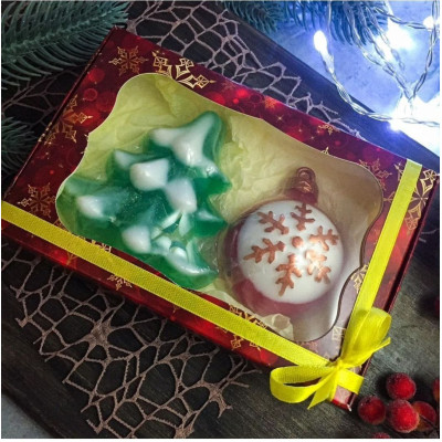 Новорічний подарунковий набір мила ручної роботи "Ялинка і ялинкова іграшка"