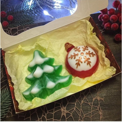 Новорічний подарунковий набір мила ручної роботи "Ялинка і ялинкова іграшка"