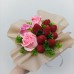 Букет з мила ручної роботи з полуницею і рожевими трояндами