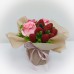 Букет з мила ручної роботи з полуницею і рожевими трояндами