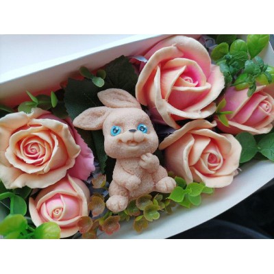 Подарунковий набір мила ручної роботи "Зайчик в трояндах"