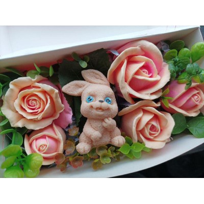 Подарунковий набір мила ручної роботи "Зайчик в трояндах"