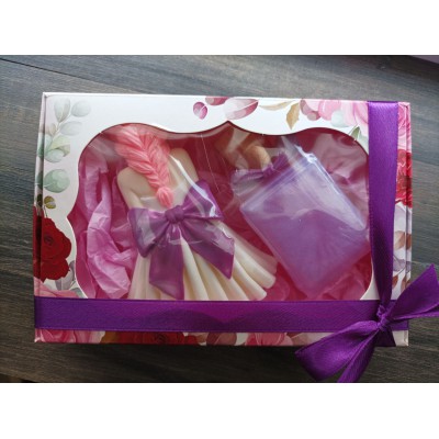 Подарунковий набір мила ручної роботи Жінка з парфумами