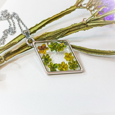Кулон ромб з квіточками Кулон ромб з квіточками