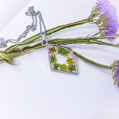 Кулон ромб з квіточками Кулон ромб з квіточками