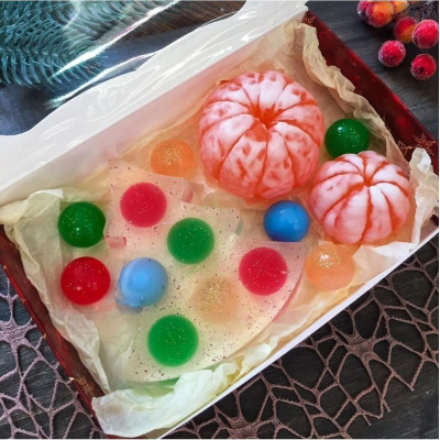 Новорічний подарунковий набір мила ручної роботи "Ялинка з мандаринами"