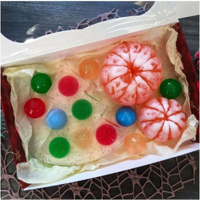 Новорічний подарунковий набір мила ручної роботи "Ялинка з мандаринами"