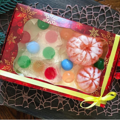 Новорічний подарунковий набір мила ручної роботи "Ялинка з мандаринами"