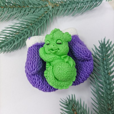 Мило ручної роботи "Дракон в рукавичках"