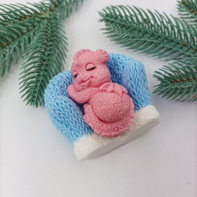 Мило ручної роботи "Дракон в рукавичках"