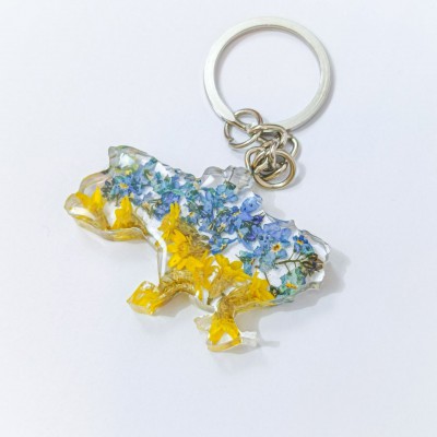 Брелок у вигляді карти України з незабудками та безсмертником